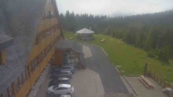 Parkoviště a hlavní vchod