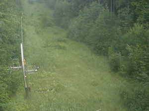 Skiareál Troják - Kamera na svahu B, nástup vleku - 27.6.2025 v 05:19