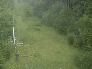 Skiareál Troják - Kamera na svahu B, nástup vleku - 27.6.2025 v 05:49