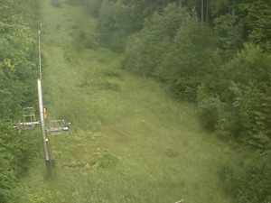 Skiareál Troják - Kamera na svahu B, nástup vleku - 27.6.2025 v 06:29