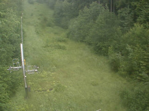 Skiareál Troják - Kamera na svahu B, nástup vleku - 27.6.2025 v 06:39