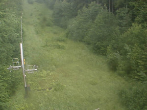 Skiareál Troják - Kamera na svahu B, nástup vleku - 27.6.2025 v 06:49