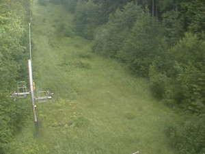 Skiareál Troják - Kamera na svahu B, nástup vleku - 27.6.2025 v 07:19