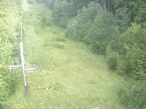 Skiareál Troják - Kamera na svahu B, nástup vleku - 27.6.2025 v 07:29