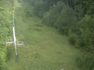 Skiareál Troják - Kamera na svahu B, nástup vleku - 27.6.2025 v 07:39