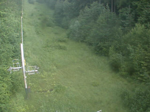 Skiareál Troják - Kamera na svahu B, nástup vleku - 27.6.2025 v 07:49
