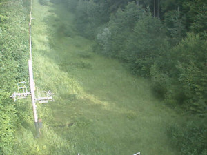 Skiareál Troják - Kamera na svahu B, nástup vleku - 27.6.2025 v 07:59
