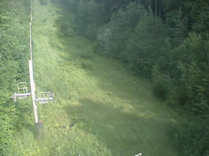 Skiareál Troják - Kamera na svahu B, nástup vleku - 27.6.2025 v 08:19