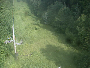 Skiareál Troják - Kamera na svahu B, nástup vleku - 27.6.2025 v 08:49