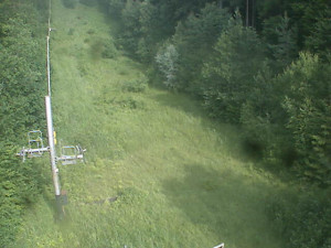 Skiareál Troják - Kamera na svahu B, nástup vleku - 27.6.2025 v 08:59