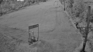 Skiareál Troják - Kamera u nástupu na vlek svah A - 17.6.2025 v 03:55