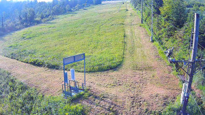 Skiareál Troják - Kamera u nástupu na vlek svah A - 17.6.2025 v 06:55