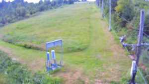 Skiareál Troják - Kamera u nástupu na vlek svah A - 27.6.2025 v 06:55