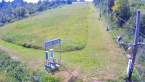 Skiareál Troják - Kamera u nástupu na vlek svah A - 27.6.2025 v 08:50
