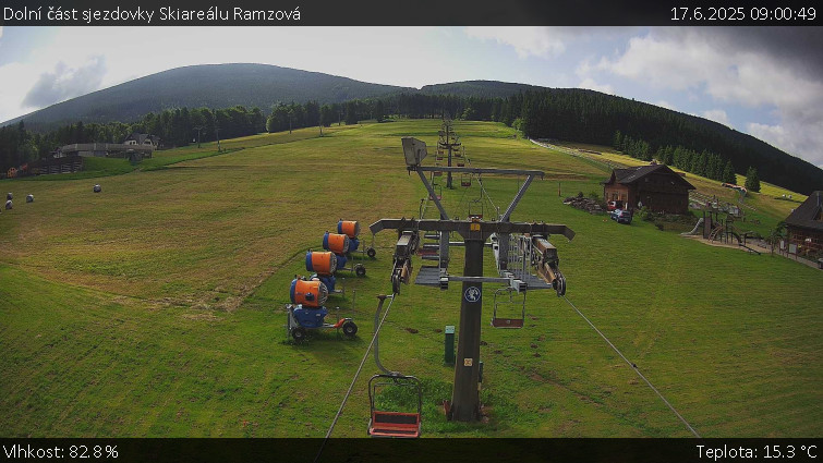 Skiarena R3 Ramzová - Dolní část sjezdovky Skiareálu Ramzová - 17.6.2025 v 09:00 Skiarena R3 Ramzová - Dolní část sjezdovky Skiareálu Ramzová - 17.6.2025 v 09:00