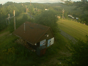 Skiareál Troják - Kamera na svahu B, horní stanice - 27.6.2025 v 05:39