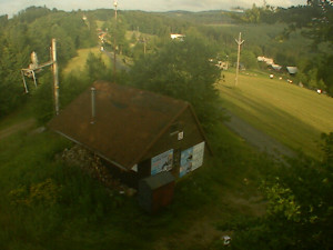 Skiareál Troják - Kamera na svahu B, horní stanice - 27.6.2025 v 06:09