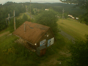 Skiareál Troják - Kamera na svahu B, horní stanice - 27.6.2025 v 07:19