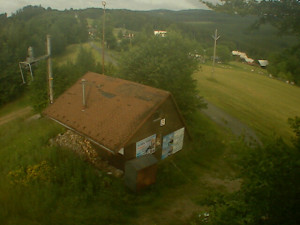 Skiareál Troják - Kamera na svahu B, horní stanice - 27.6.2025 v 07:30