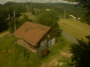 Skiareál Troják - Kamera na svahu B, horní stanice - 27.6.2025 v 09:30