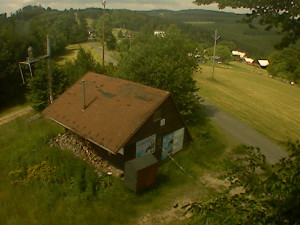 Skiareál Troják - Kamera na svahu B, horní stanice - 27.6.2025 v 10:30