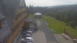 Sporthotel Kurzovní - Parkoviště a hlavní vchod - 17.6.2025 v 09:25