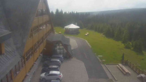 Sporthotel Kurzovní - Parkoviště a hlavní vchod - 17.6.2025 v 09:50