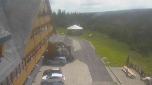 Sporthotel Kurzovní - Parkoviště a hlavní vchod - 17.6.2025 v 10:20