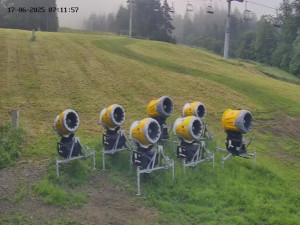 Skiareál Mosty u Jablunkova - Spodní část sjezdovky č. 1  - 17.6.2025 v 08:00