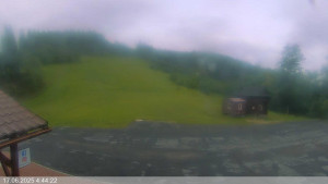 Ski areál Razula - Dolní část sjezdovky - 17.6.2025 v 04:45
