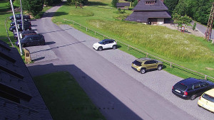 Horský hotel Čarták na Soláni - Hotel Čarták – parkoviště - 17.6.2025 v 17:05